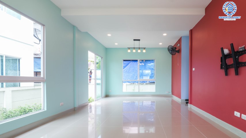 *****บ้านแฝดมือสองนนทบุรี ม.เพอร์เฟคพาร์ค บางบัวทอง คุณภาพระดับแบรนด์ Property Perfect เนื้อที่กว้างขวางเกือบ 37 ตร.ว. ฟังก์ชัน 3 ห้องนอน 2 ห้องน้ำ ภายในแต่งสไตลโมเดิร์น ต่อเติมครบครัน หน้าบ้านไม่ชนกับใคร พร้อมเข้าอยู่ได้ทันที! เชื่อมต่อถนนกาญจนาภิเษก ถนนบางกรวย-กรุงเทพฯ ใกล้รถไฟฟ้าสายสีม่วง "สถานีคลองบางไผ่" จองเลย